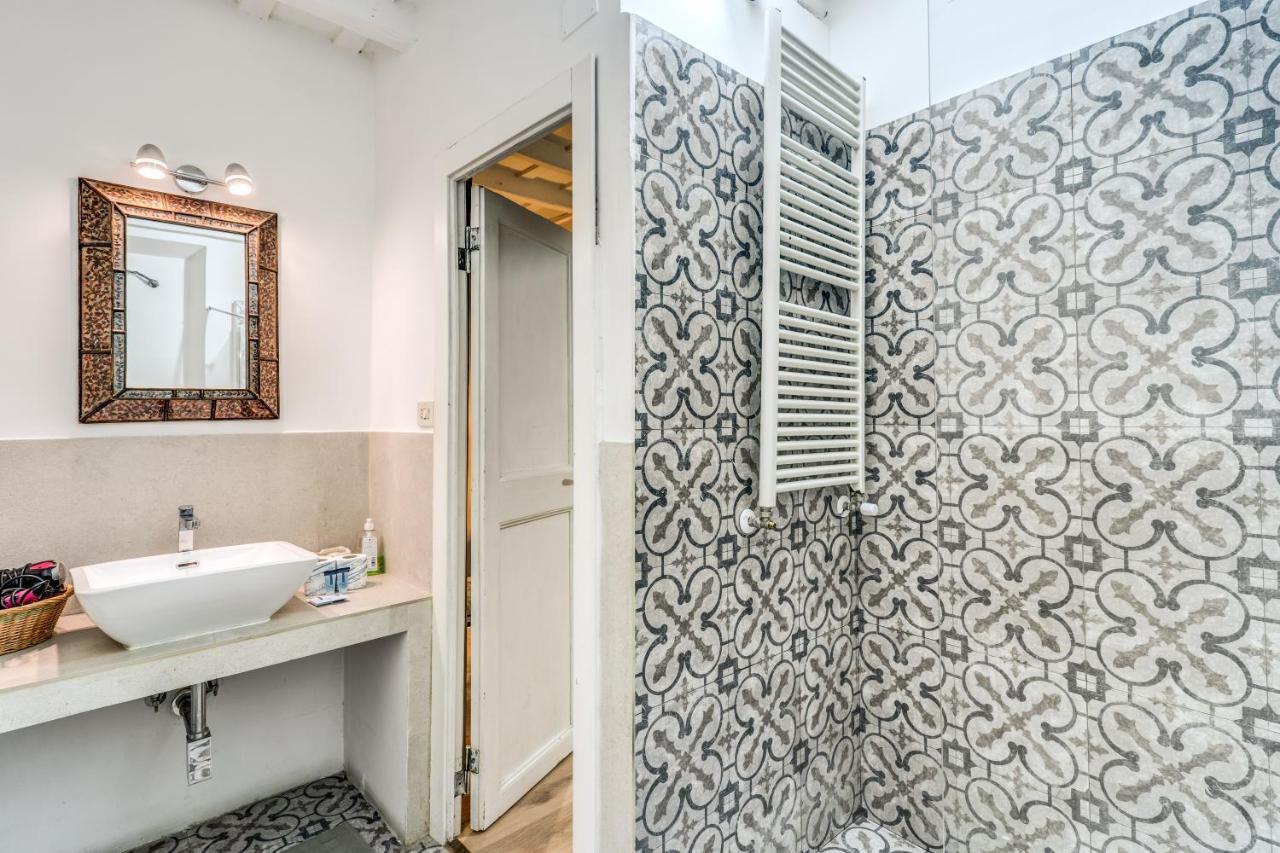 Lovely Spacious Apartment Near The Colosseum Rome Buitenkant foto
