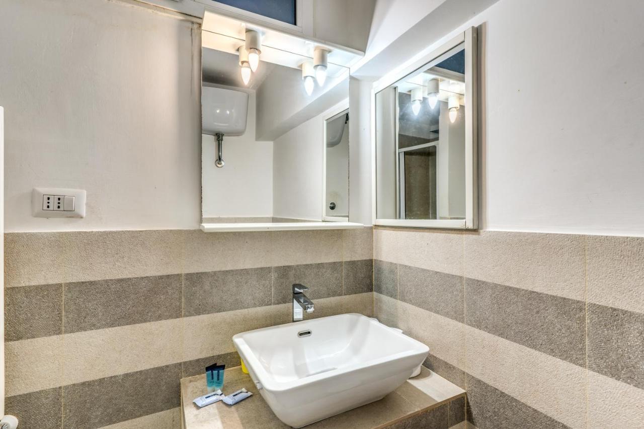 Lovely Spacious Apartment Near The Colosseum Rome Buitenkant foto