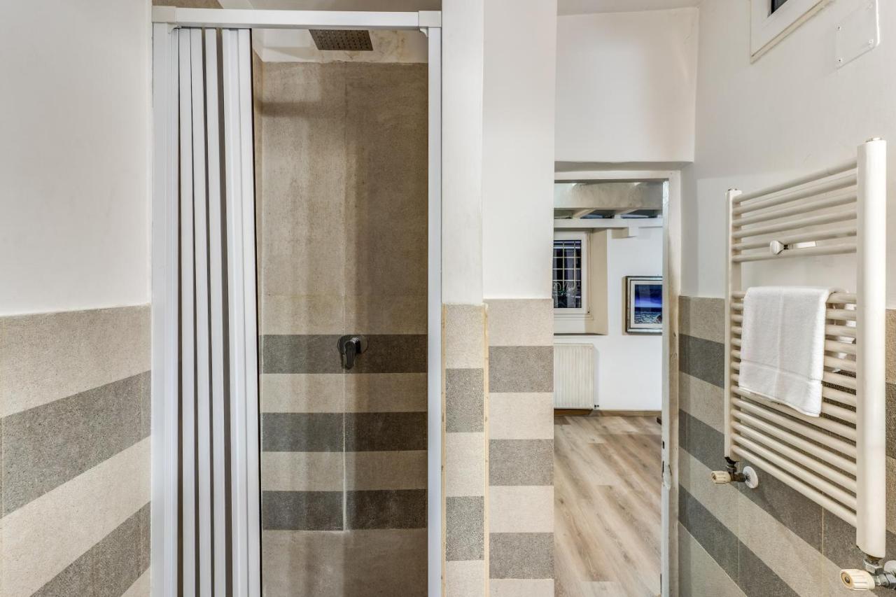 Lovely Spacious Apartment Near The Colosseum Rome Buitenkant foto