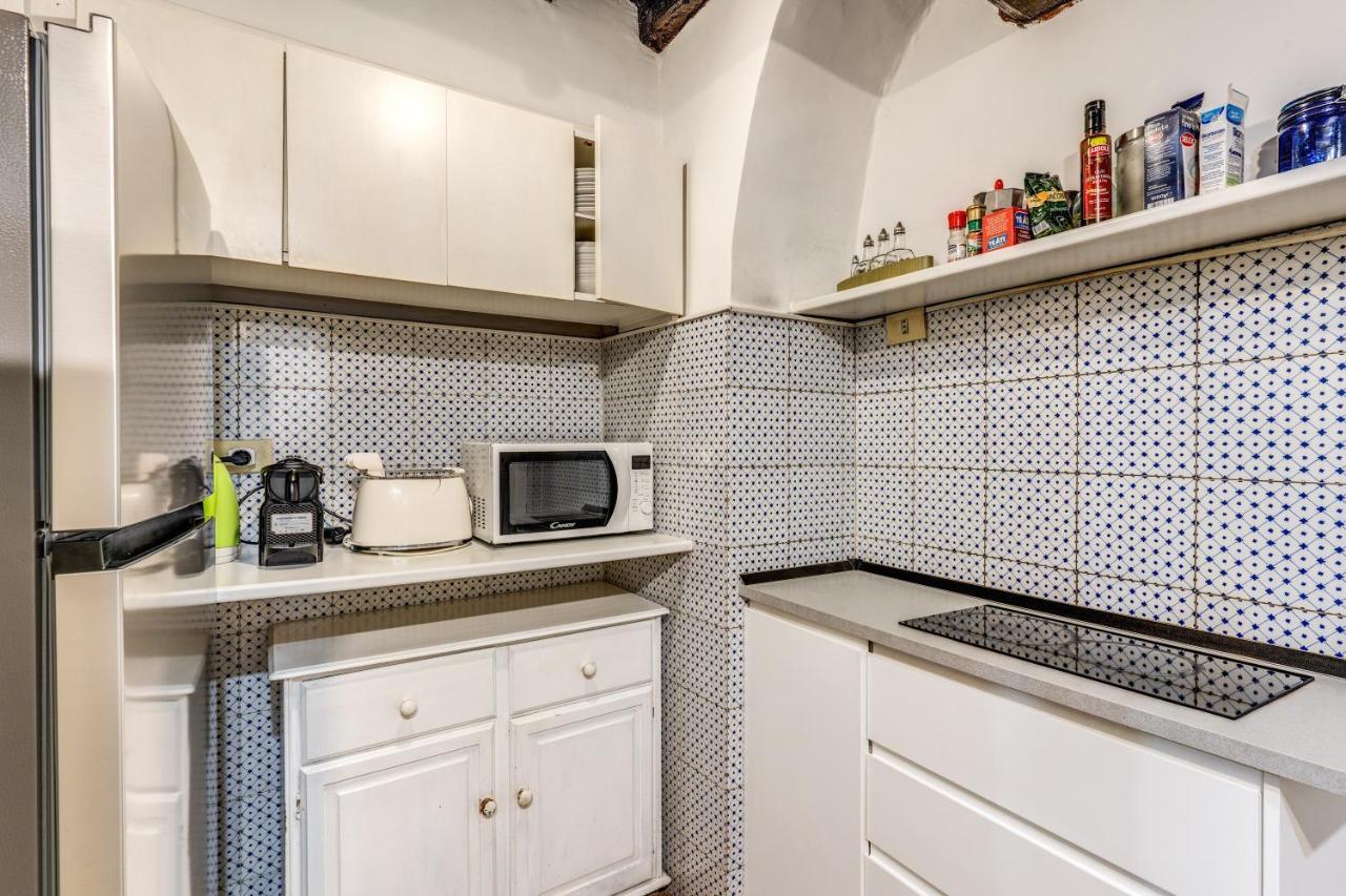Lovely Spacious Apartment Near The Colosseum Rome Buitenkant foto