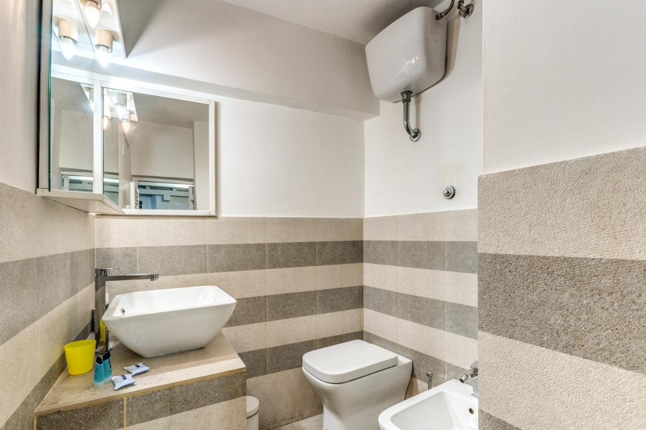 Lovely Spacious Apartment Near The Colosseum Rome Buitenkant foto